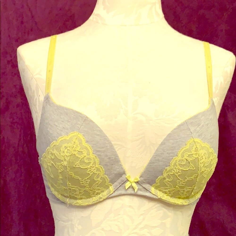 Victoria’s Secret bra 34C. plunge.